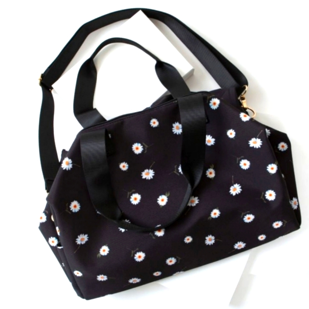 ALICE + OLIVIA Daisy Print Duffel Bag NWT TRAVEL BAG AND TRAVEL HAT